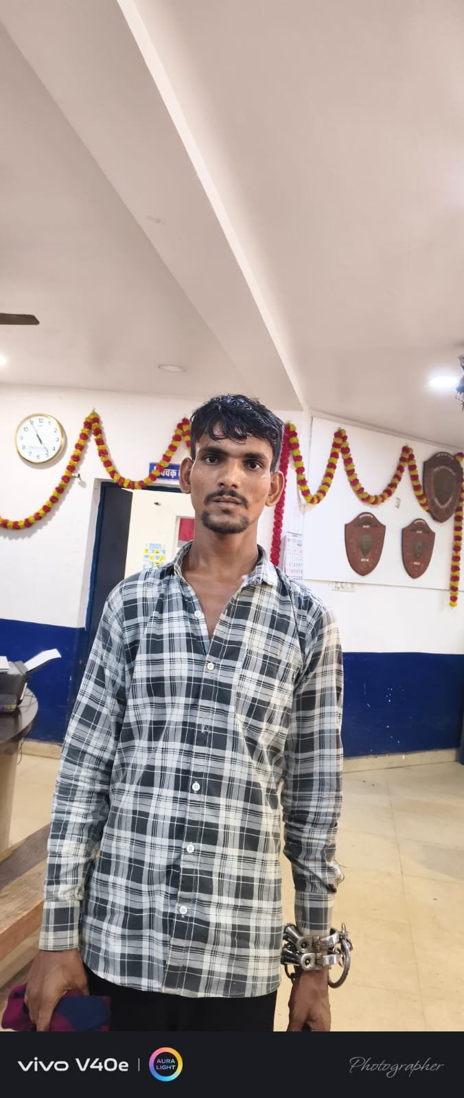 नशा मुक्ति अभियान: दुर्ग पुलिस ने अवैध शराब के साथ युवक को दबोचा