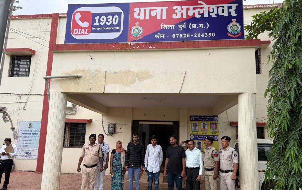 हिस्ट्रीशीटर और साथियों ने की लाखों की चोरी, पुलिस ने 6 को किया गिरफ्तार