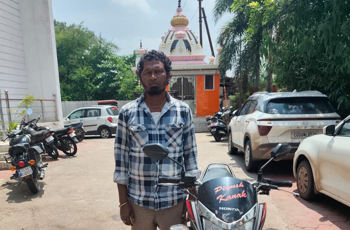 रायपुर पुलिस ने दोपहिया वाहन चोर को किया गिरफ्तार, चोरी की बाइक बरामद