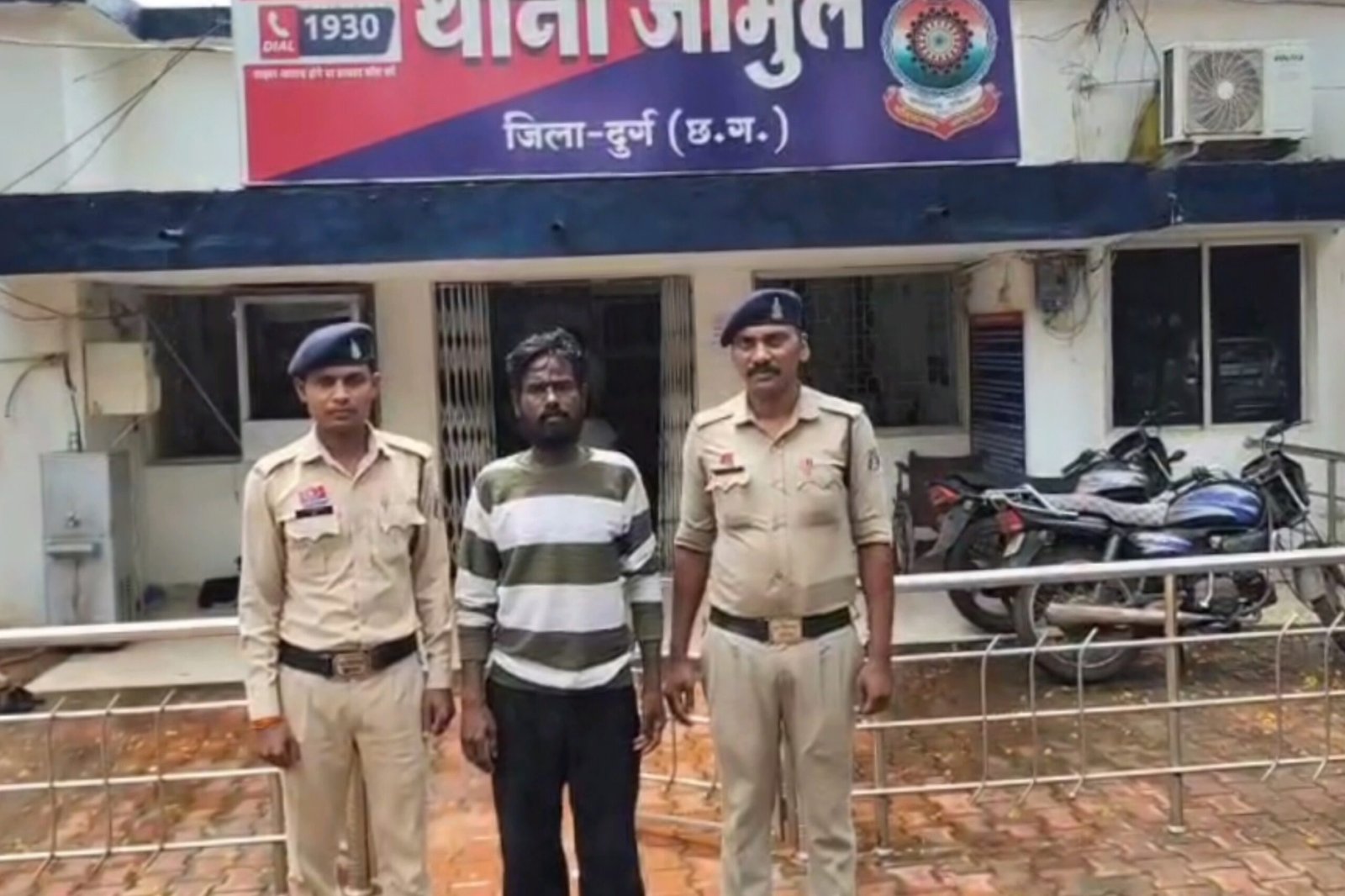 जामुल में दबंगई दिखाने वाला बदमाश गिरफ्तार: घर में घुसकर मारपीट और धमकी का मामला