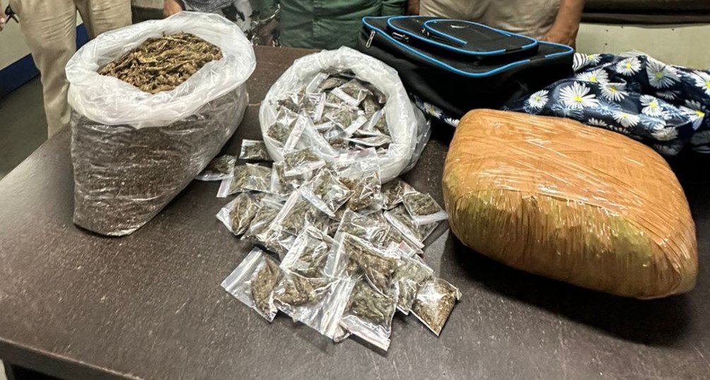 रायपुर: 5 किलो गांजे के साथ अफसाना बी. उर्फ गुड़िया और मोह. निजामुद्दीन गिरफ्तार