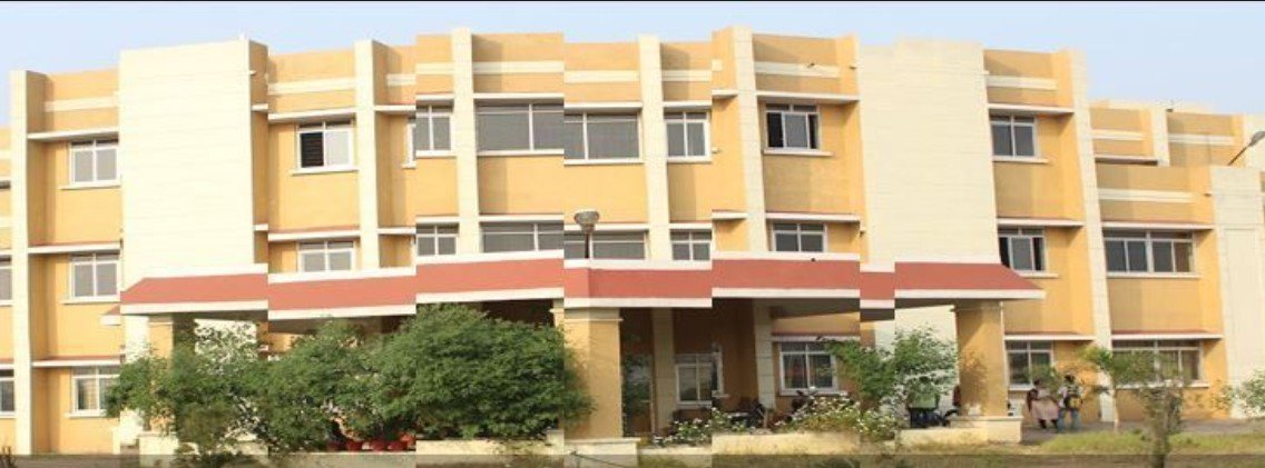 रायपुर: कुशाभाऊ ठाकरे पत्रकारिता विश्वविद्यालय में भ्रष्टाचार की पोल खुली, 7 करोड़ का Auditorium जर्जर