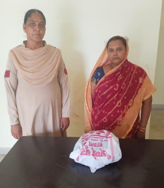 मादक पदार्थों की तस्करी के खिलाफ पुलिस की बड़ी कार्रवाई, महिला तस्कर गिरफ्तार