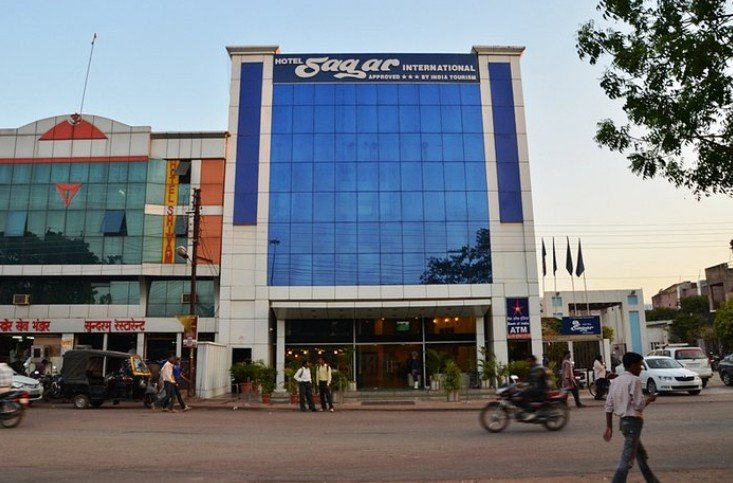 दुर्ग में होटल कारोबारी के ठिकानों पर ED की छापेमारी, विजय अग्रवाल के बंगले पर कार्रवाई जारी