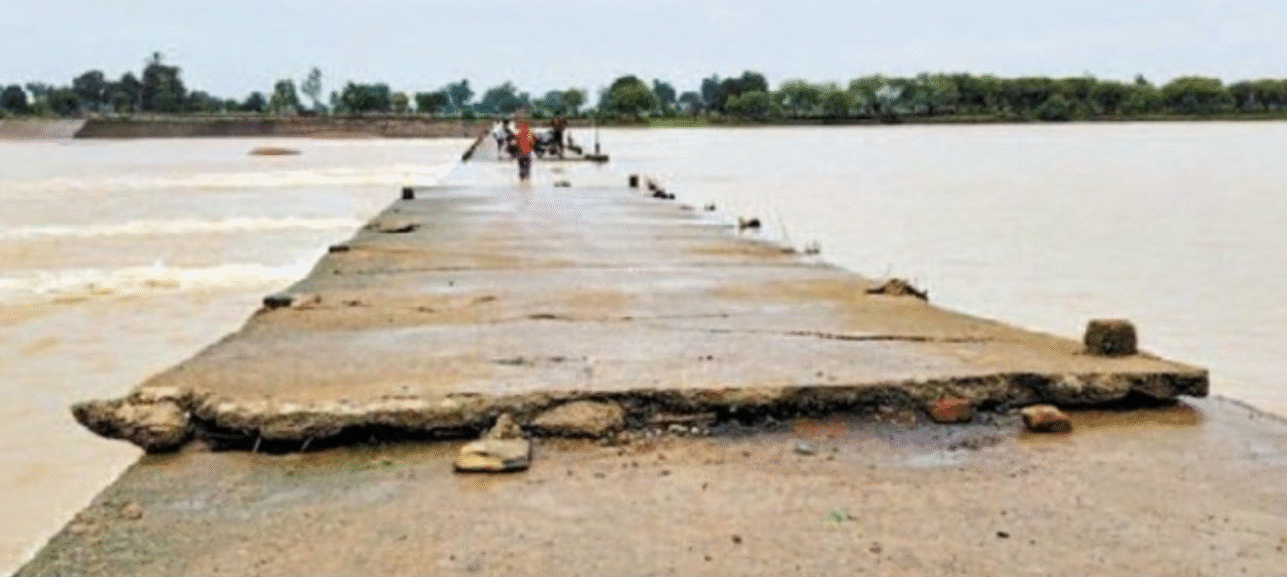 धामनसरा एनीकट की ऊपरी परत फिर उखड़ी, जल संसाधन विभाग की लापरवाही से खतरे में लोगों की जान