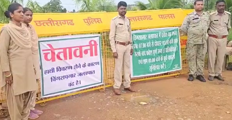 छत्तीसगढ़ के वॉटरफॉल में नहाने और स्टंट पर रोक: हादसे के बाद प्रशासन सख्त, मुनादी और पोस्टर से चेतावनी