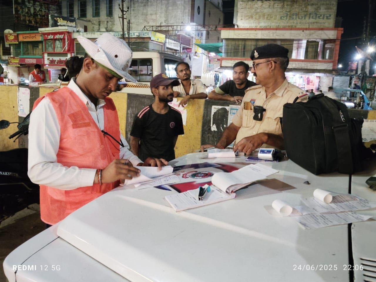 दुर्ग यातायात पुलिस की सख्ती: 6 माह में 38,492 वाहन चालकों पर कार्रवाई, 1.79 करोड़ रुपये का जुर्माना वसूला