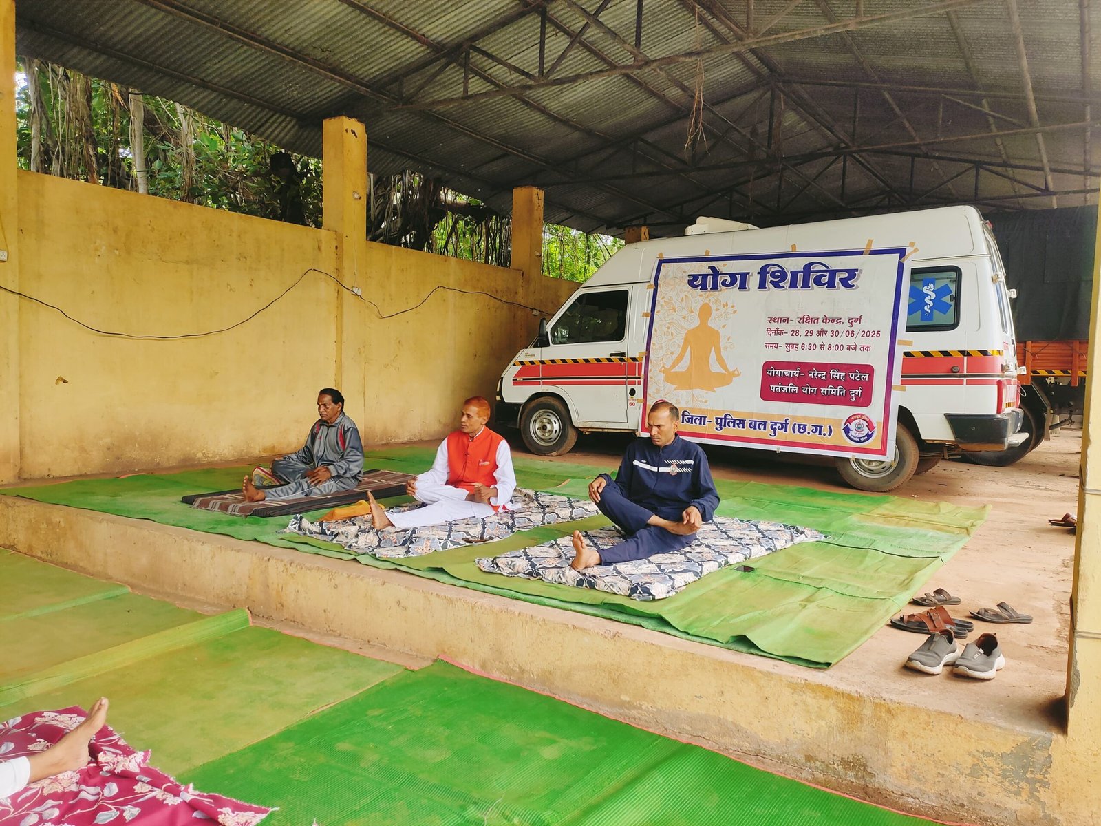 दुर्ग पुलिस लाइन में 3 दिवसीय योग एवं ध्यान शिविर का आयोजन, जवानों को तनावमुक्त रहने की दी गई ट्रेनिंग