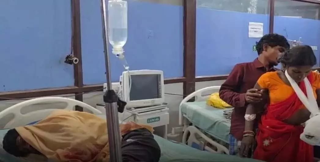 कोण्डागांव में Tata Ace वाहन पलटने से 12 घायल, 7 की हालत गंभीर