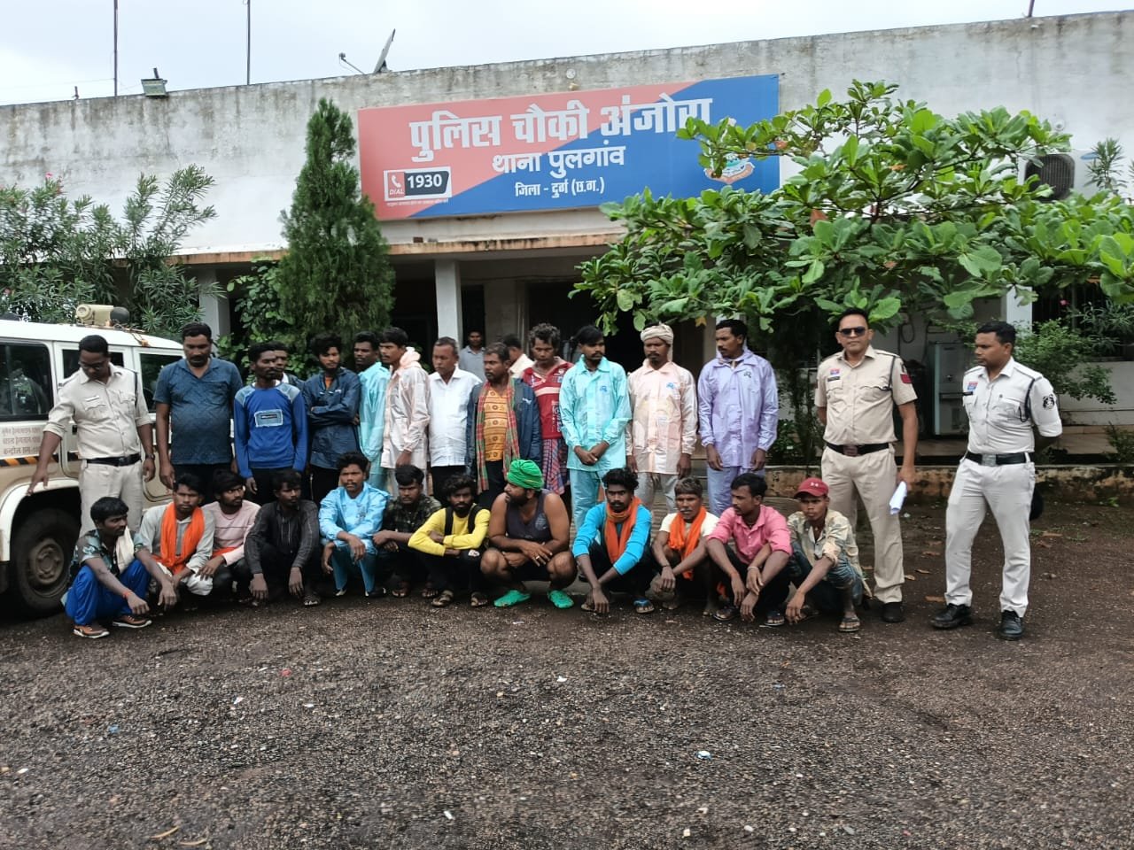 दुर्ग: कछार नाला में बाढ़ में फंसे 32 मजदूरों को एसडीआरएफ ने सुरक्षित निकाला