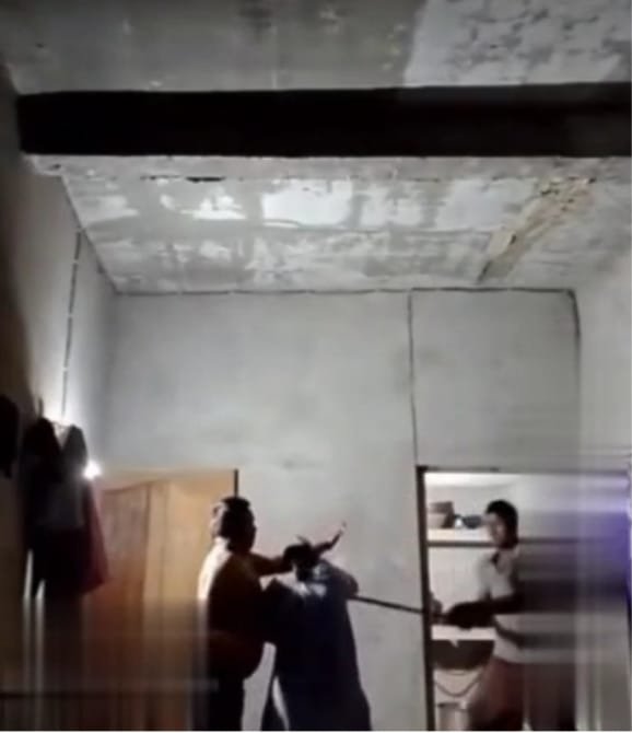 जमीन विवाद में बर्बरता: महिला पर कुल्हाड़ी से हमला, live video में कैद हुई वारदात, आरोपी फरार