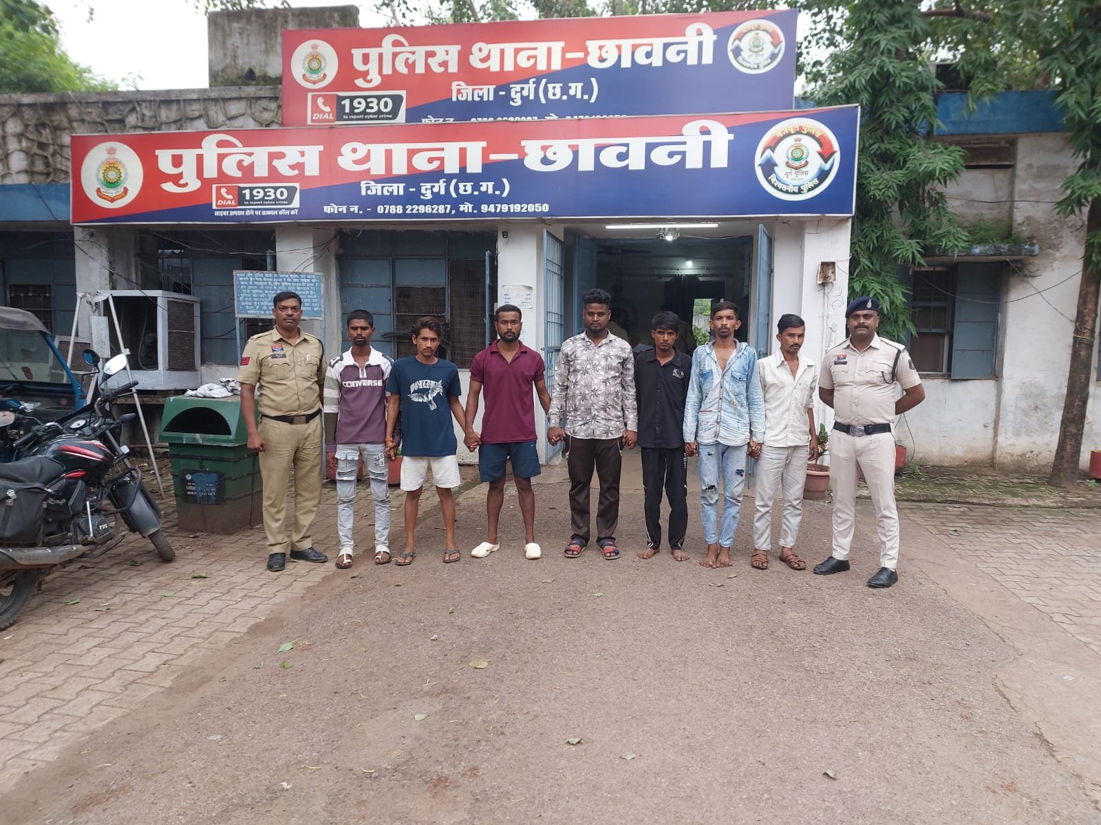 छावनी और खुर्सीपार पुलिस की सख्त कार्रवाई: 11 असामाजिक तत्वों पर शिकंजा