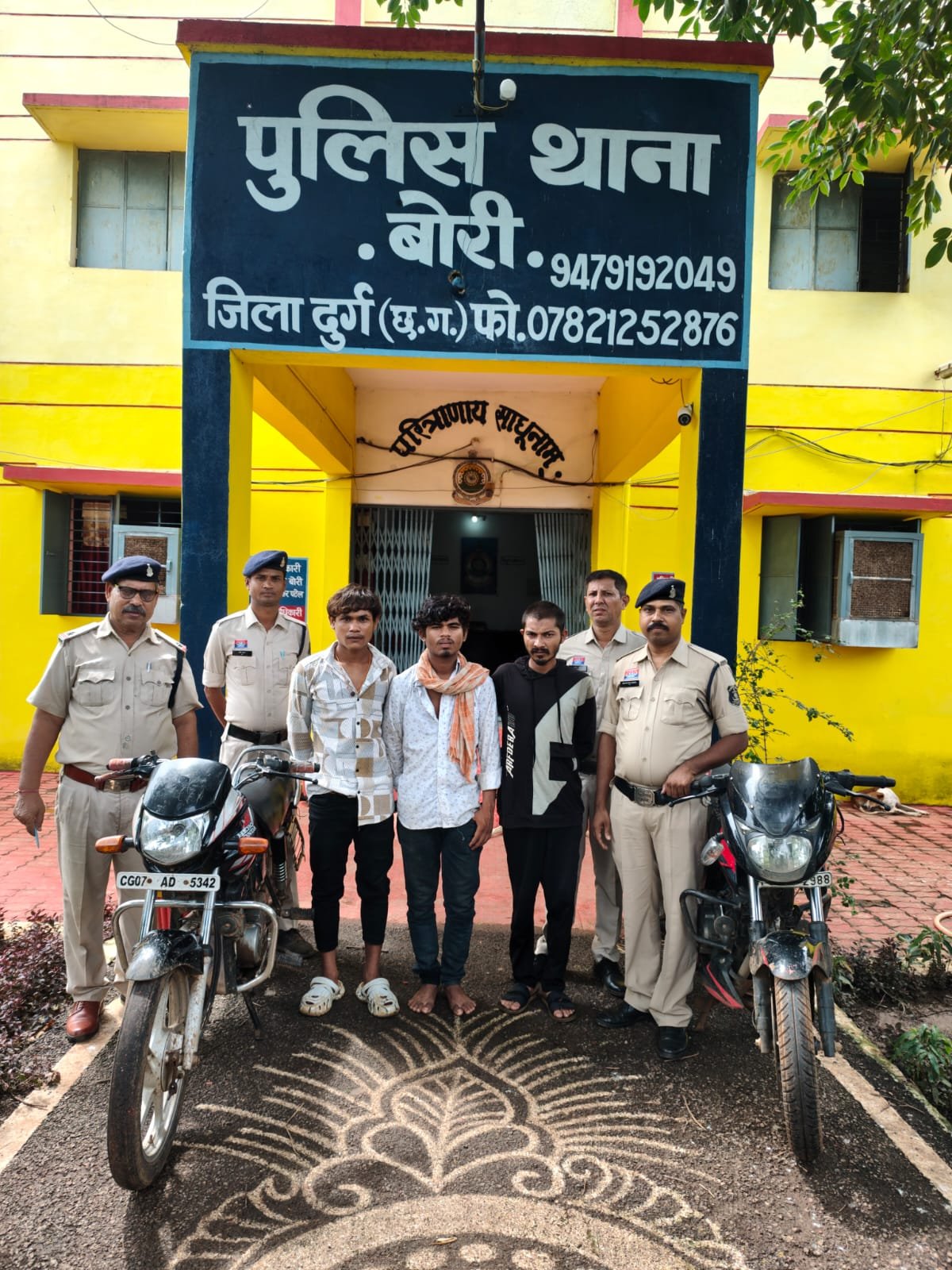 बोरी में सुनसान मकान में चोरी: पुलिस ने दो आरोपियों और दो नाबालिक को किया गिरफ्तार