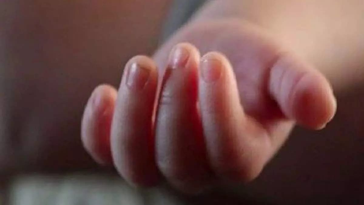 नालासोपारा में दिल दहलाने वाला हादसा: 3 साल की मासूम 12वीं मंजिल से गिरी, मौत