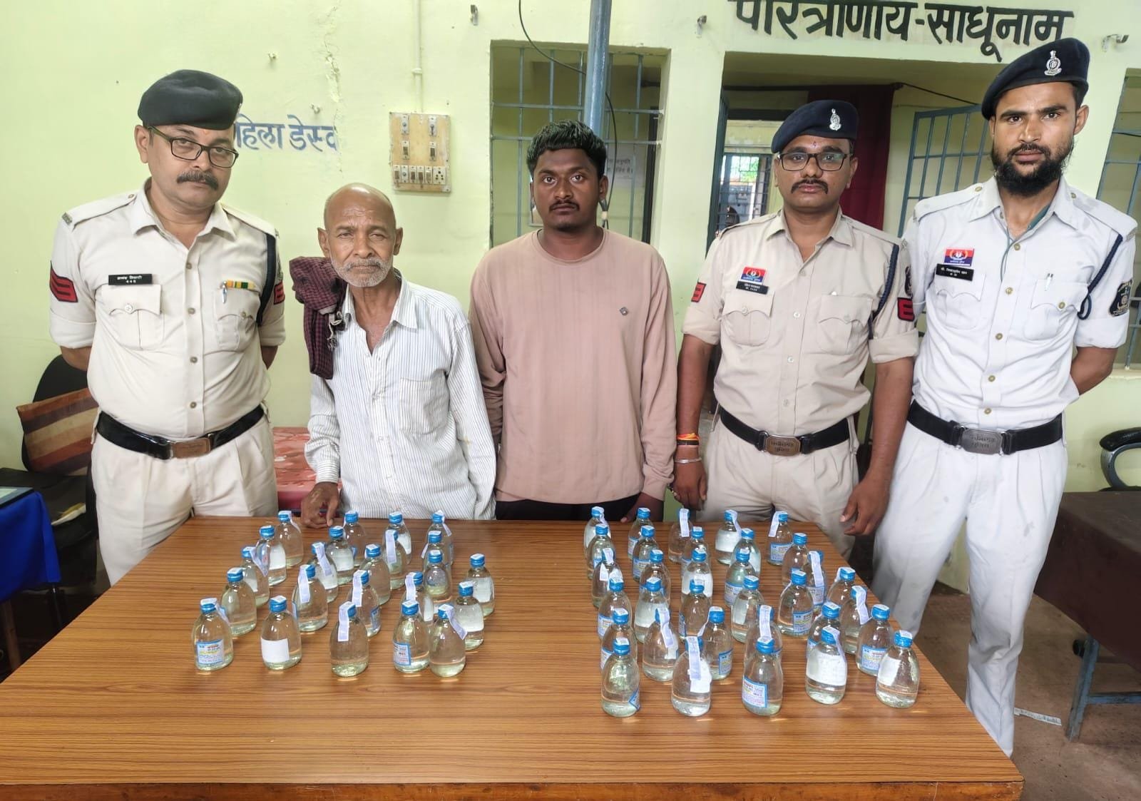 हरेली त्योहार के दौरान दुर्ग पुलिस की सख्त कार्रवाई: 37 आरोपियों पर आबकारी एक्ट के तहत कार्रवाई, ₹28,180 की शराब और रकम जब्त