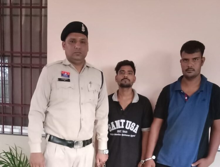 छावनी पुलिस ने गांजा तस्करों को दबोचा: 21.393 किलो गांजा और ₹2,13,000 की सामग्री जब्त