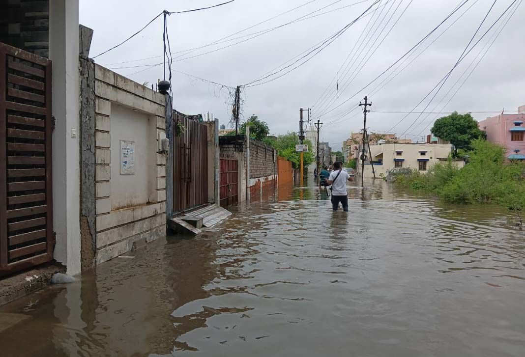 रायपुर में भारी बारिश से जलमग्न हुई कॉलोनियां, प्रोफेसर कॉलोनी में घरों तक पहुंचा पानी