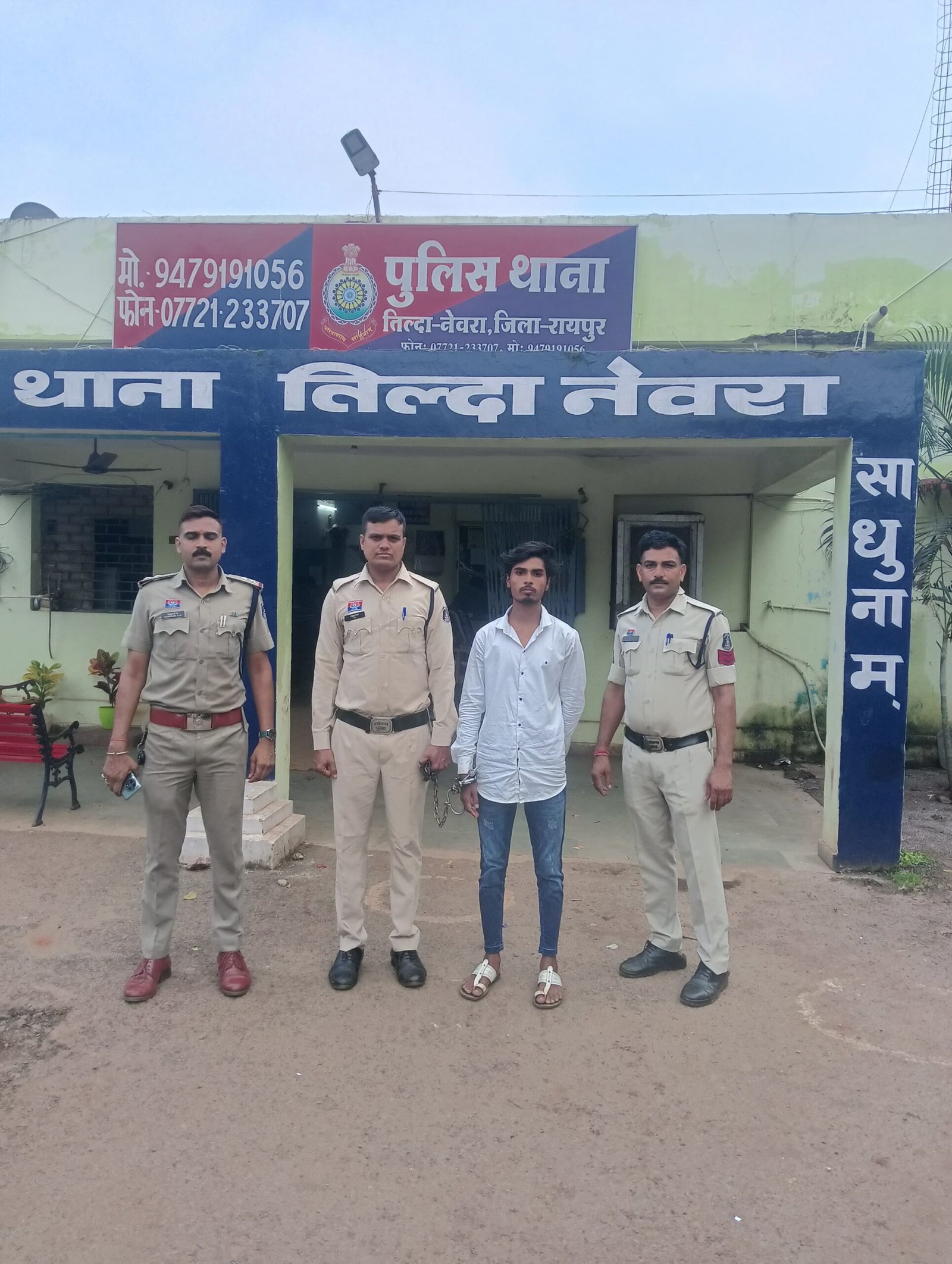 रायपुर पुलिस का कड़ा एक्शन: तिल्दा नेवरा में मामूली विवाद पर चाकूबाजी करने वाले 2 पकड़े गए, हथियार और वाहन बरामद
