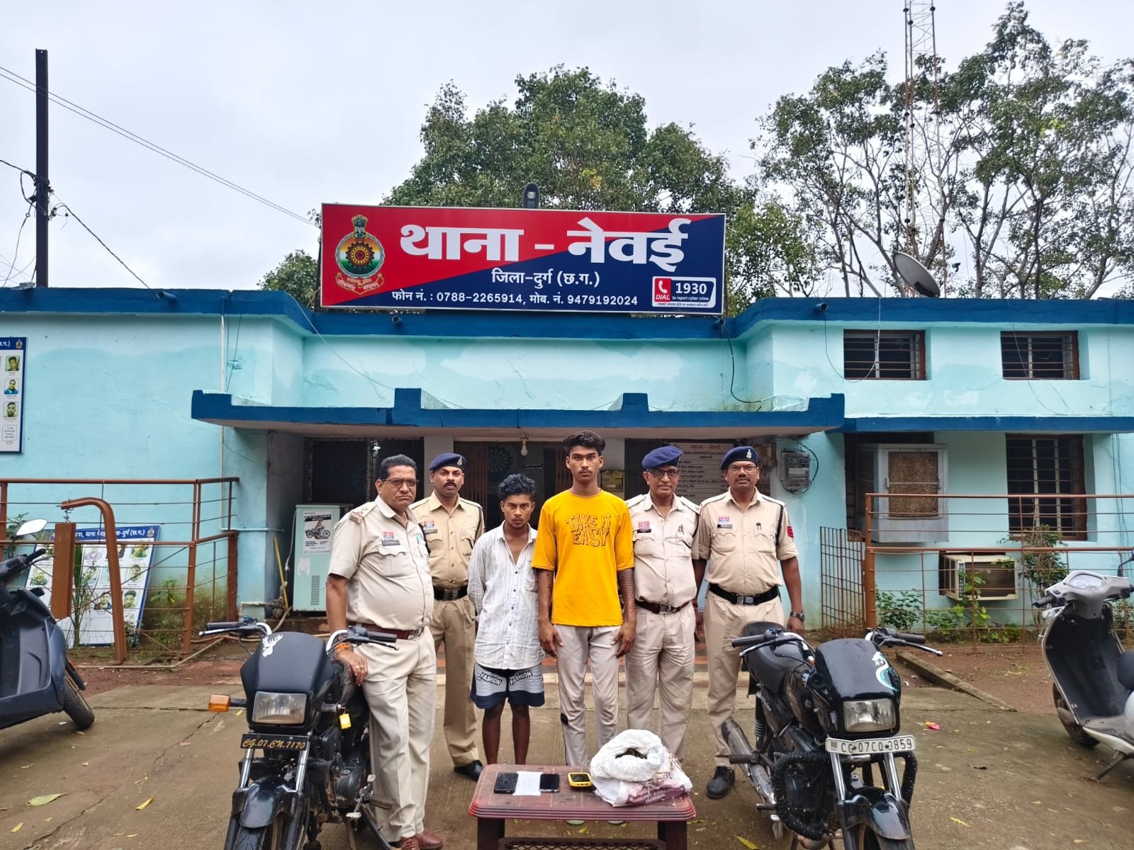 नेवई पुलिस की बड़ी कामयाबी: 1.238 किलो गांजा के साथ तस्कर गिरफ्तार