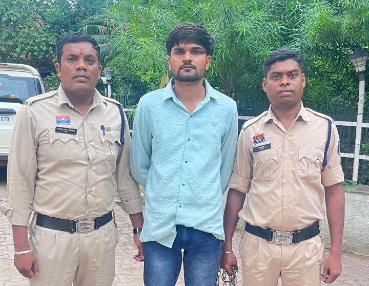 रायपुर पुलिस का एक्शन: अवैध शराब तस्करी में फरार अखिल तिवारी गिरफ्तार