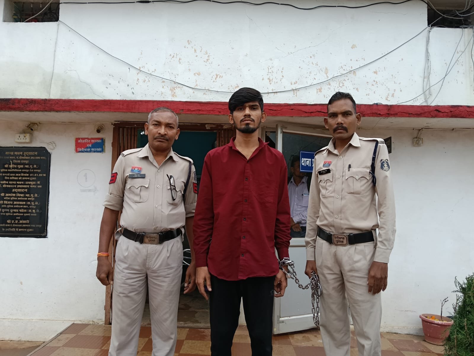 रायपुर पुलिस की त्वरित कार्रवाई: पेट्रोल पंप पर स्नैचिंग करने वाला इंतेशाल खान गिरफ्तार