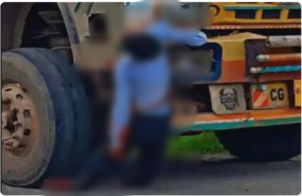 बलरामपुर: तेज रफ्तार ट्रक ने बाइक सवार दंपति को कुचला, दोनों की मौत