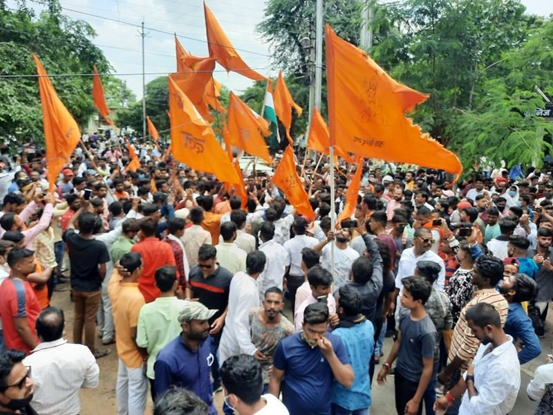 बिलासपुर के सरकंडा में हंगामा: मुस्लिम युवक हिंदू युवती के साथ आपत्तिजनक हालत में पकड़ा गया, पुलिस ने भेजा जेल
