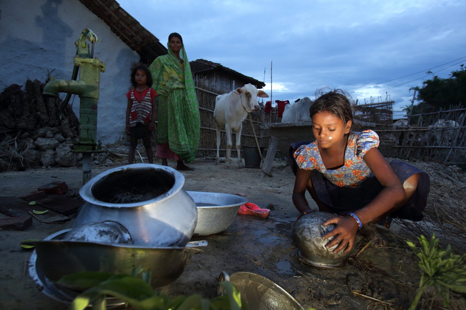 बिलासपुर में बच्चियों से बंधुआ मजदूरी: पुलिसकर्मियों के रिश्तेदारों पर मारपीट और प्रताड़ना का आरोप