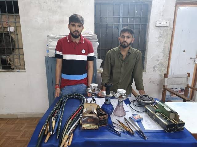 मालवीय नगर में हुक्का बार पर पुलिस की छापेमारी, पूर्व भाजयुमो अध्यक्ष का बेटा पकड़ा गया