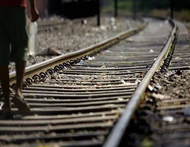 गुंडरदेही में दुखद घटना: पूर्व पार्षद के पुत्र ने ट्रेन के सामने कूदकर दी जान