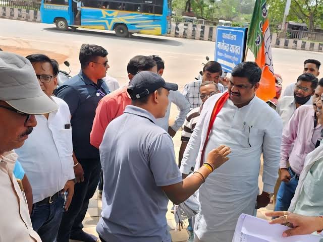 दुर्ग शहर होगा रोशन: विधायक गजेंद्र यादव की पहल से 435 नए बिजली पोल लगाने की स्वीकृति