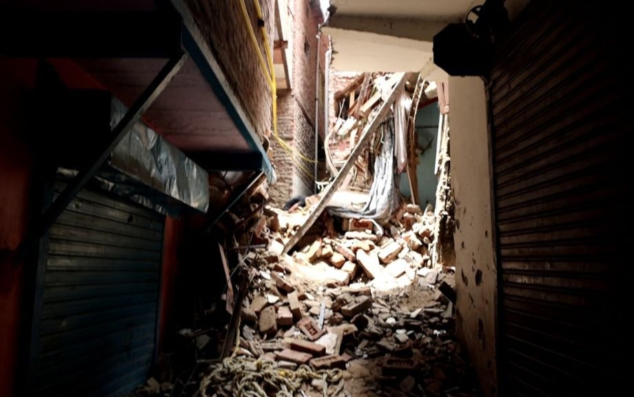 मुंबई: बांद्रा के भारत नगर में तीन मंजिला चॉल ढही, 7 घायल, रेस्क्यू ऑपरेशन जारी