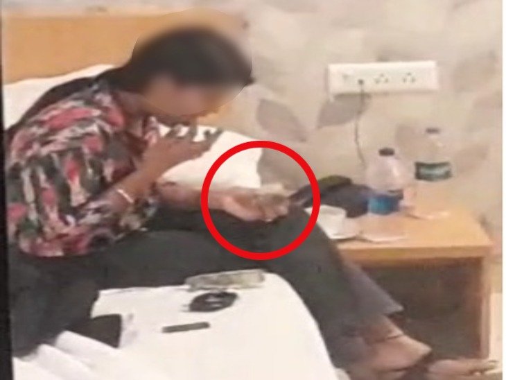 रायपुर के होटल में ड्रग्स कांड: युवती का वीडियो वायरल, 500 के नोट पर कोकीन की लाइन बनाकर चाटी