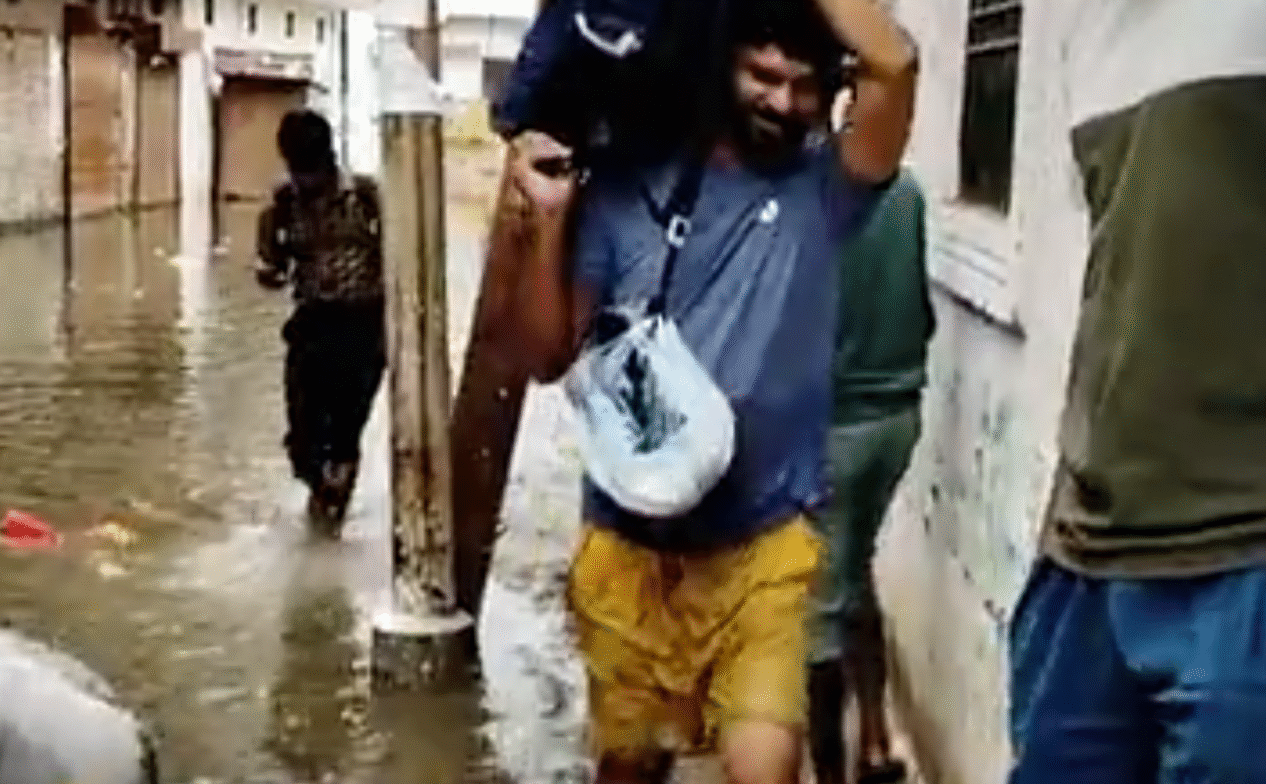 प्रयागराज में बाढ़ का कहर: घर डूबे, गांव कटे