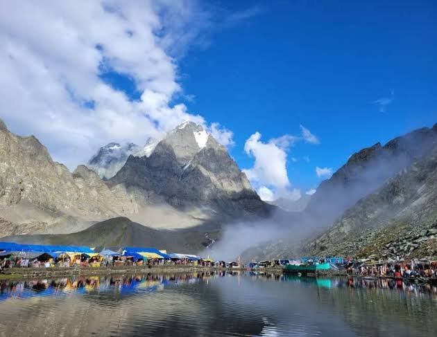 Himanchal Pradesh में भारी मानसून के कारण मणिमहेश यात्रा बुरी तरह प्रभावित हुई है