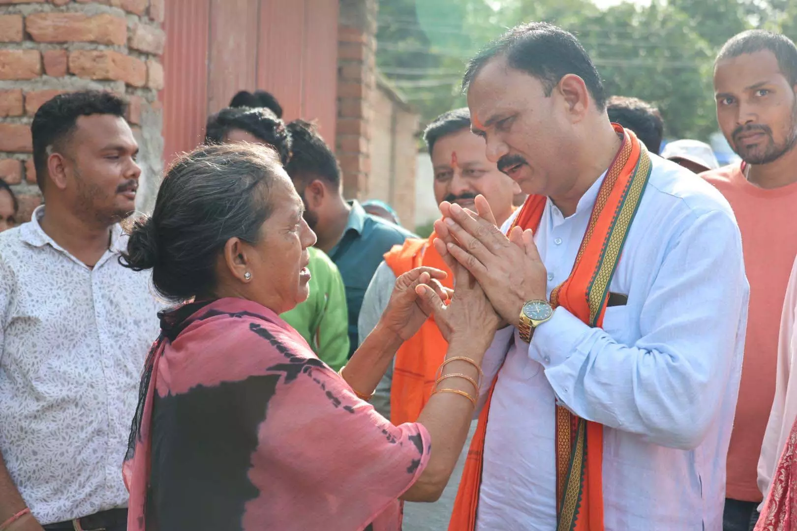 Heart Attack से Driver की मौत : होटल में बैठने से पहले ही गिर पड़ा