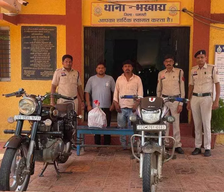 Ganja बेचने और रखने वाले गिरफ्तार, Bullet Bike जब्त