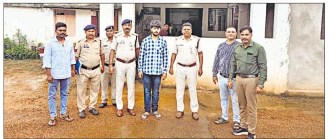 38 Lakh 80 हजार की ठगी का आरोपी गुमला से गिरफ्तार, Jail भेजा गया