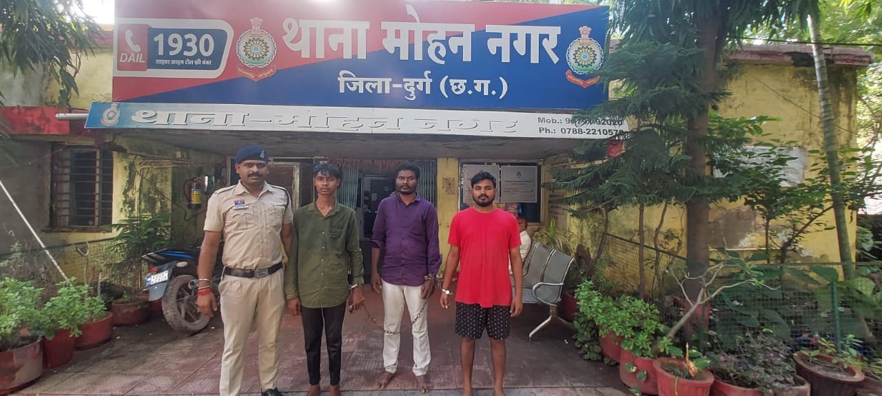 Durg Police की बड़ी कार्रवाई: धारदार चाकू से लोगों को डरा-धमकाने वाले चार आरोपी गिरफ्तार