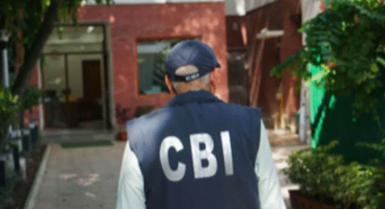 मुंबई हवाई अड्डे पर CBI ने Customs superintendent को रिश्वत लेने के आरोप में गिरफ्तार किया