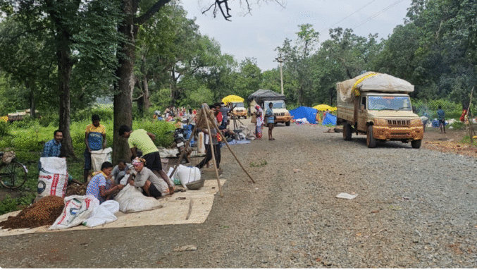 नक्सल प्रभावित गांव में 25 साल बाद सजा साप्ताहिक बाजार