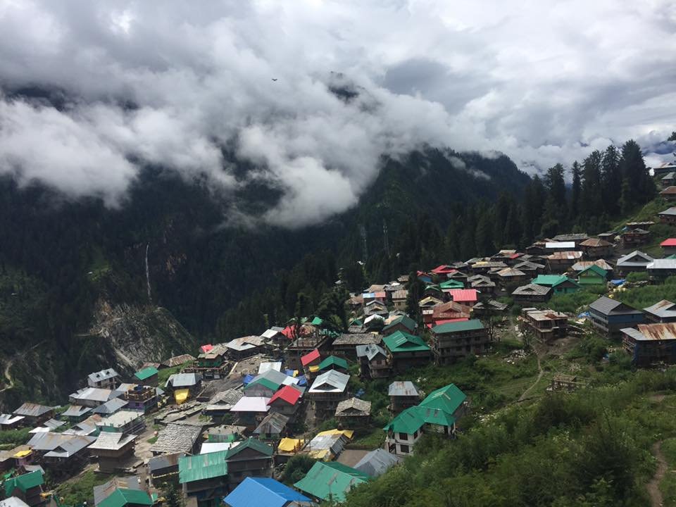 Himachal में भारी बारिश और भूस्खलन से जनजीवन अस्त-व्यस्त, मंडी, कुल्लू, किन्नौर सबसे ज्यादा प्रभावित