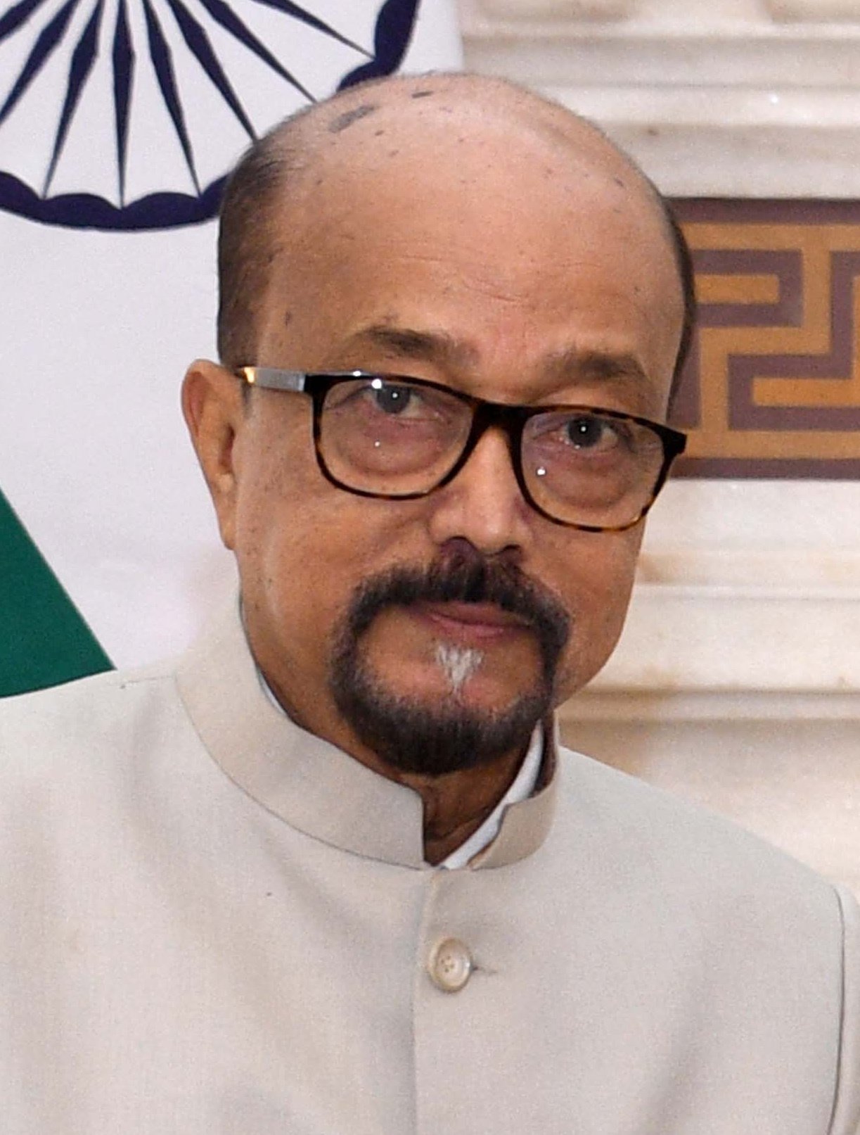 राज्यपाल रमेन डेका द्वारा जरूरतमंदों की मदद के लिए 5.55 लाख रूपए की आर्थिक सहायता