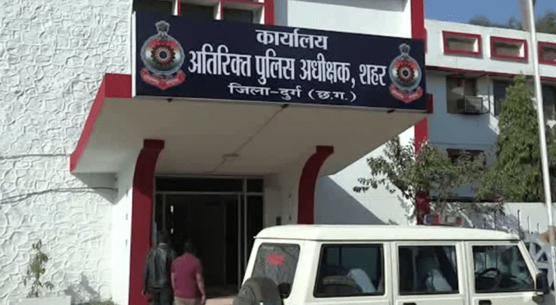 Durg नौकरी दिलाने का झांसा देकर ठगी करने वाली Head Constable मोनिका बर्खास्त