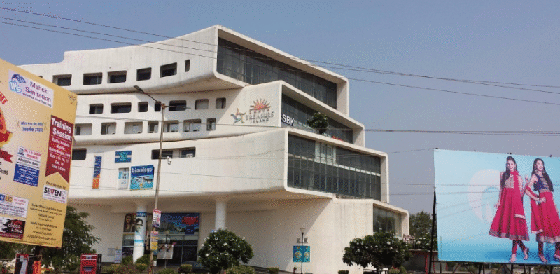 Bhilai में Spa सेंटरों पर पुलिस की बड़ी दबिश: 7 महिला संचालिकाएं गिरफ्तार