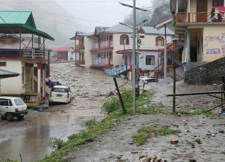 उत्तरकाशी में बादल फटने से भारी तबाही, चार की मौत, 50 लापता