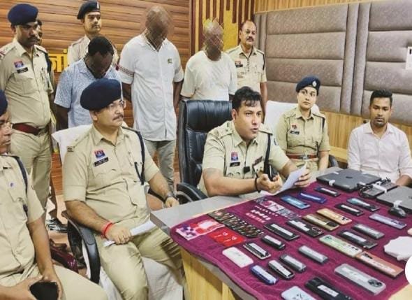 Rajnandgaon में साइबर ठगों का पर्दाफाश, नाइजीरियाई और दक्षिण अफ्रीकी अपराधी दिल्ली से गिरफ्तार