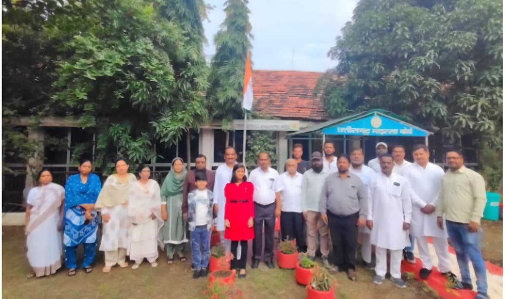 स्वतंत्रता दिवस पर मदरसा बोर्ड कार्यालय में ध्वजारोहण, देशभक्ति से सराबोर रहा माहौल