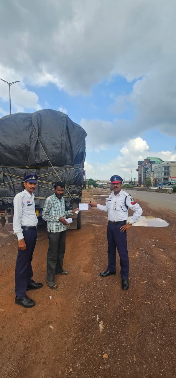 Durg यातायात पुलिस की सख्त कार्रवाई: Oppression सुरक्षा के तहत 201 वाहन चालकों पर चालान, 62,400 रुपये का जुर्माना वसूला