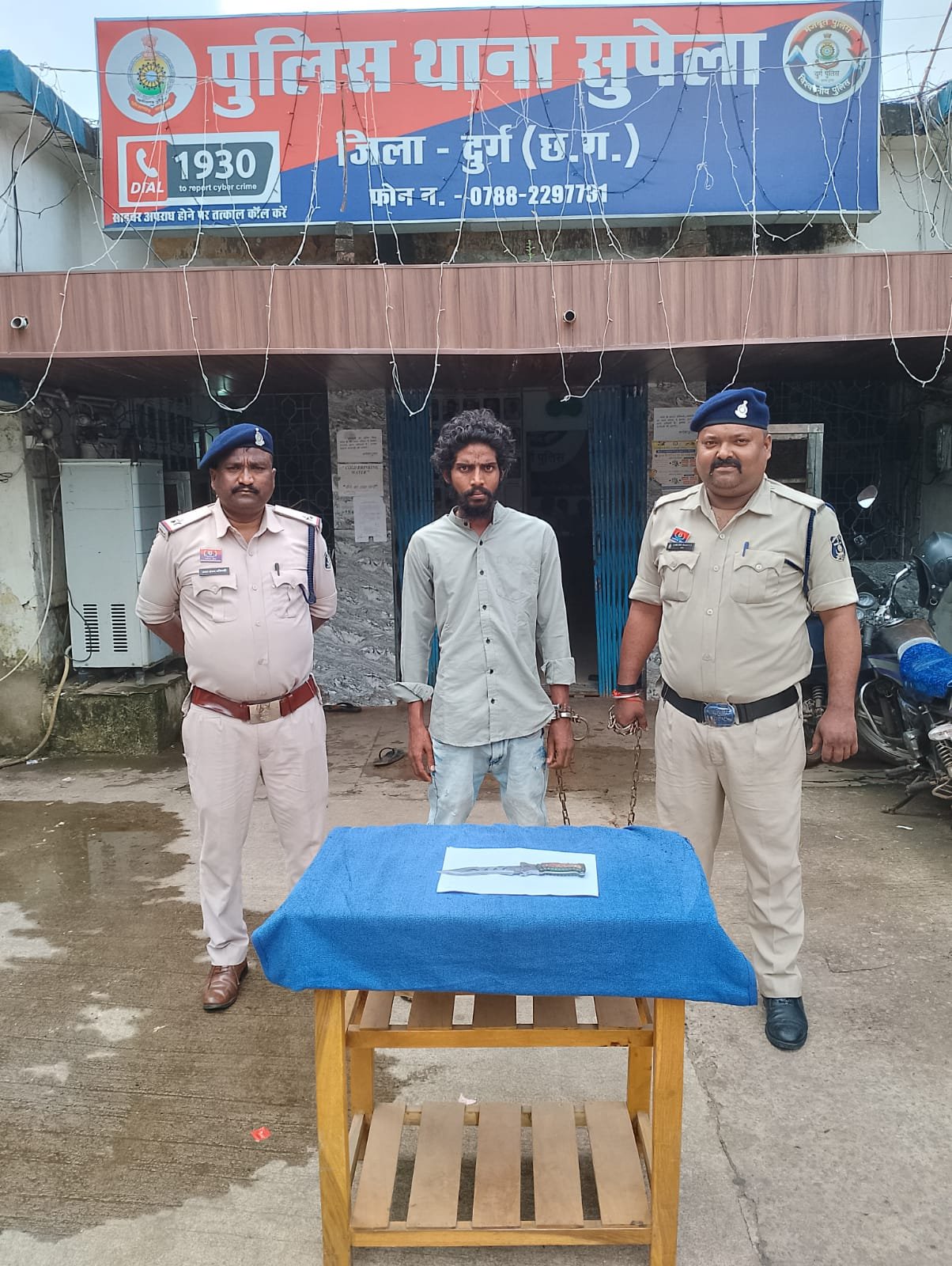 Durg पुलिस की बड़ी कार्रवाई : चाकू दिखाकर लोगों को डराने वाला आरोपी गिरफ्तार